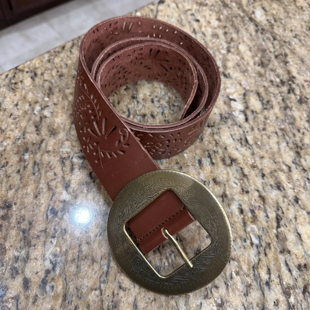 Coldwater Creek Genuine Leather Wide Belt Size L Brass Tone Engraved Buckle 43